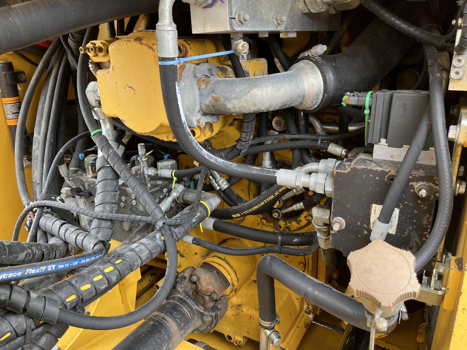 ./imagenes/INVOICE/2019/18085/JOHN DEERE 844K (10).JPG